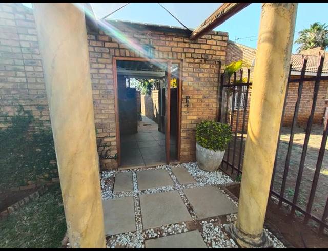 3 BEDROOM HOUSE FOR SALE IN KARENPARK